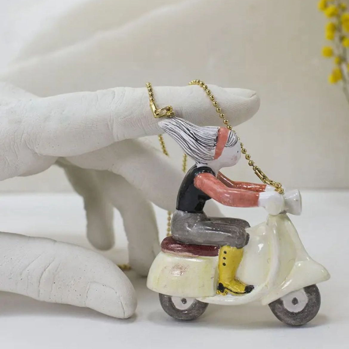 Colgante 3D Chica en Vespa